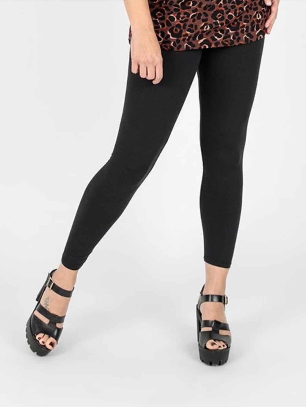 LuLaRoe Black Tall And Curvy Leggings